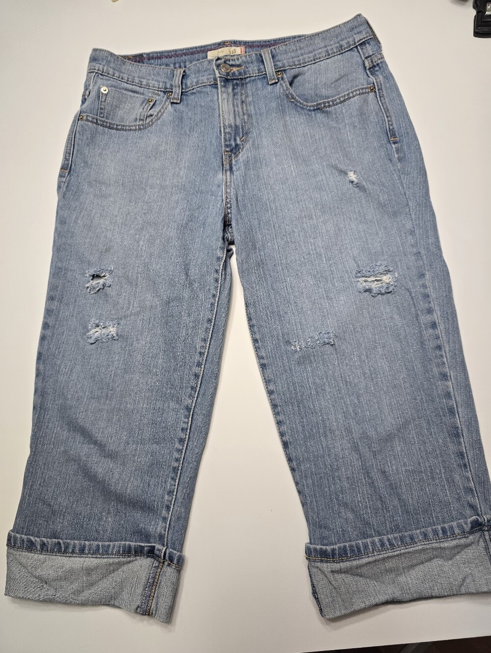 Levis 515 Light Blue Distressed Women’s Jeans Capri Size 12